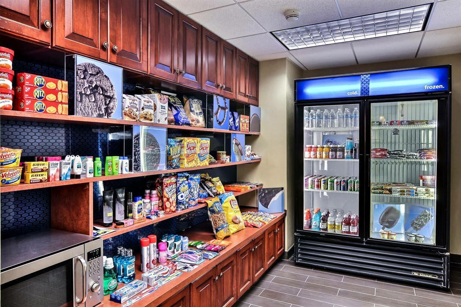 威廉斯堡广场州学院汉普顿套房酒店 外观 照片